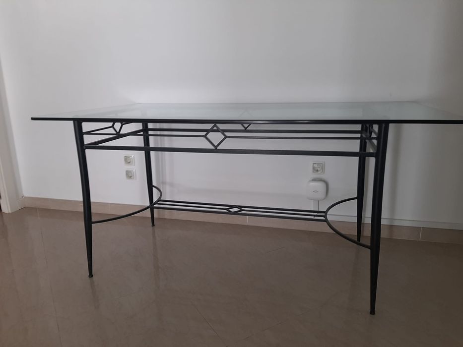 Mesa jantar tampo em vidro estrutura em ferro