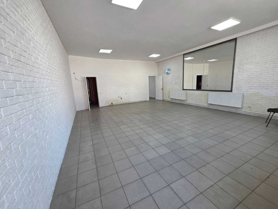 нежитлове приміщення м. Кам'янка-Бузька ( центр )