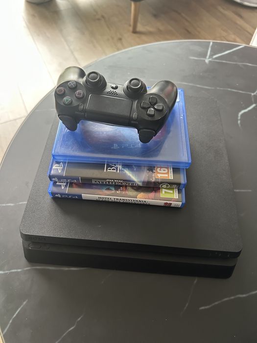 PS4 Slim 500GB + pad + 3 gry