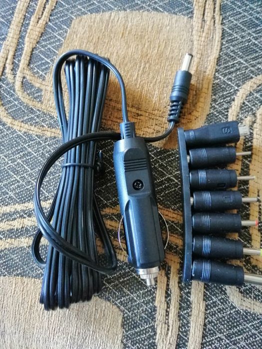 ładowarka samochodowa z wymiennymi końcówkami.  Nowa