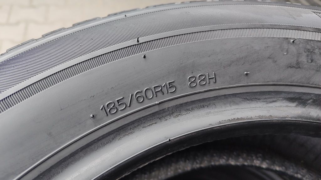 185/60/15 Hankook Kinergy 4S2 komplet