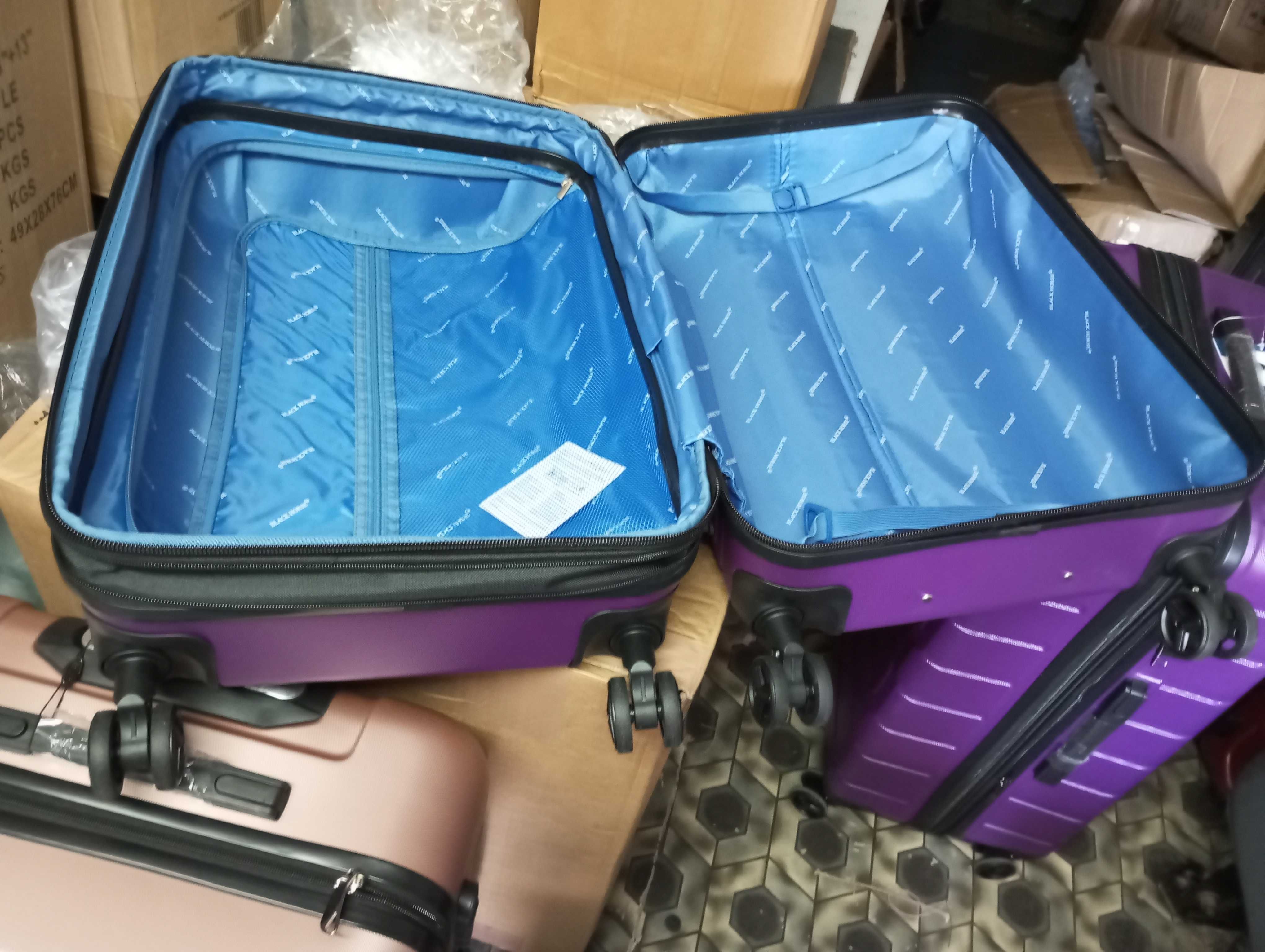 walizka mała z poszerzeniem 51 cm na 4 odpinanych kołach z abs