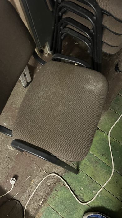 5 krzesel konferencyjnych