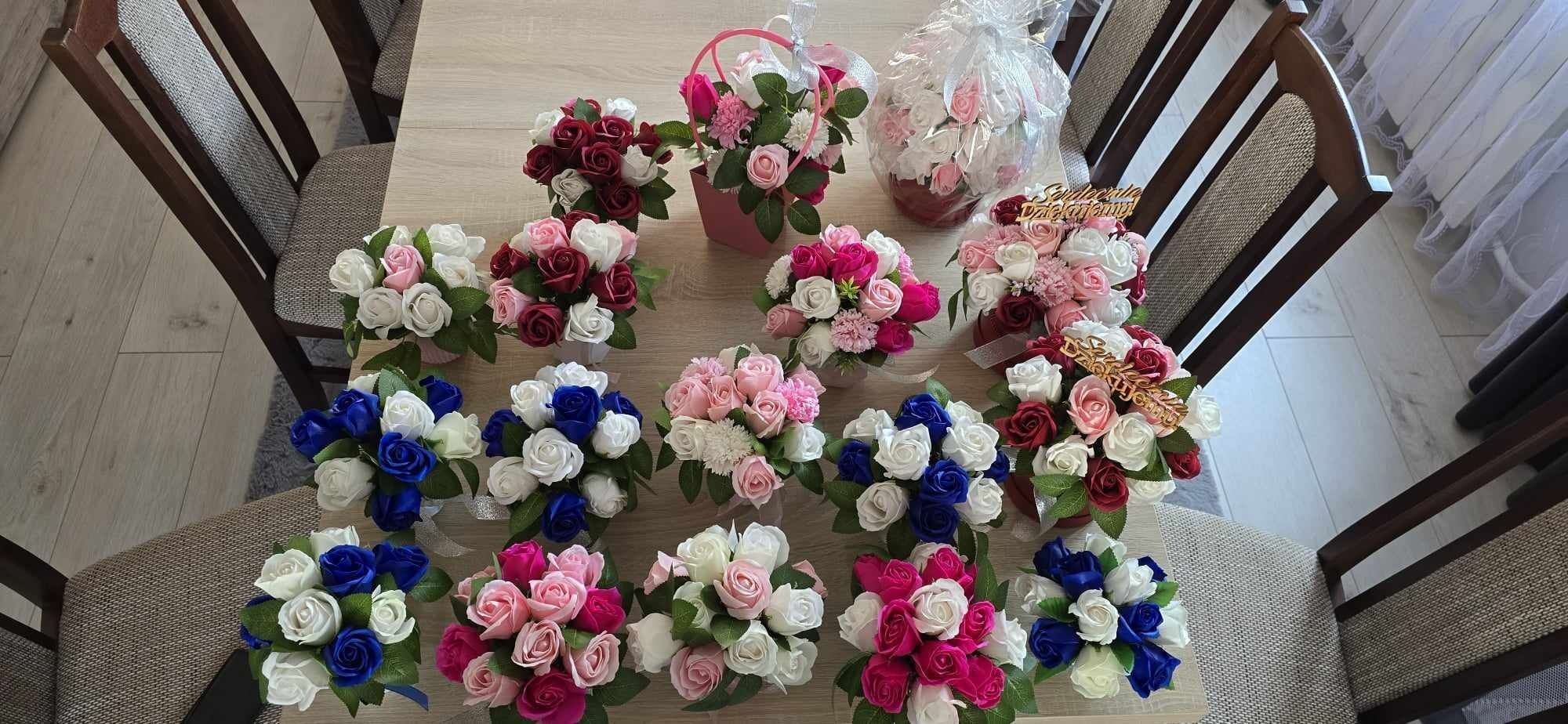 Bukiety z kwiatów mydlanych w  wazonie, flowerboxy, róże