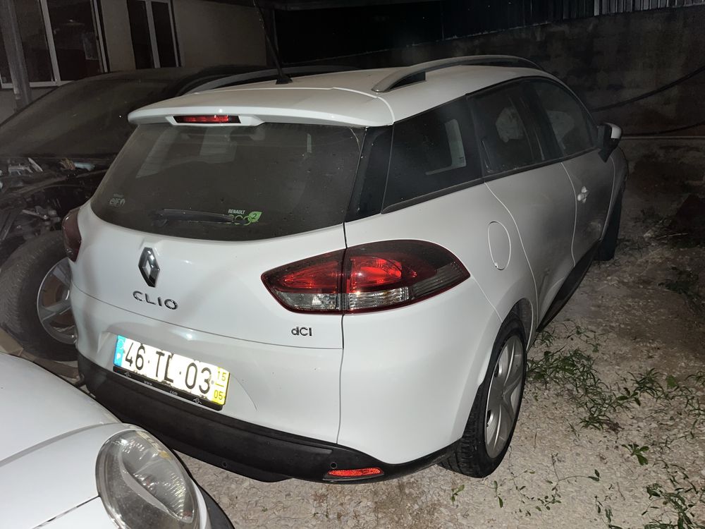 Renault Clio carrinha 1.5 dci salvado sinistrado 2015 c/material