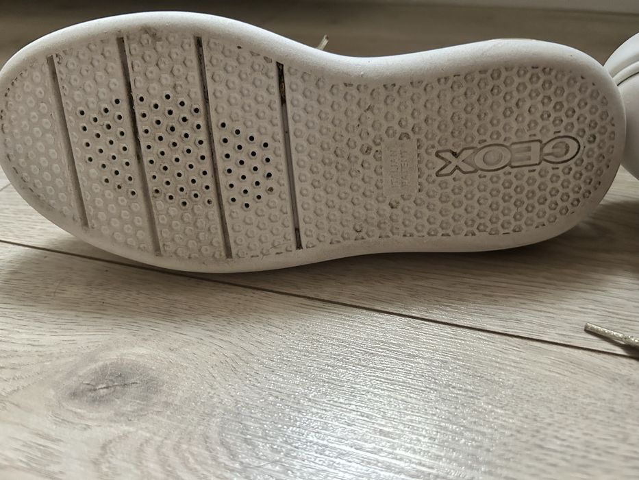 Шкіряні кросівки Geox