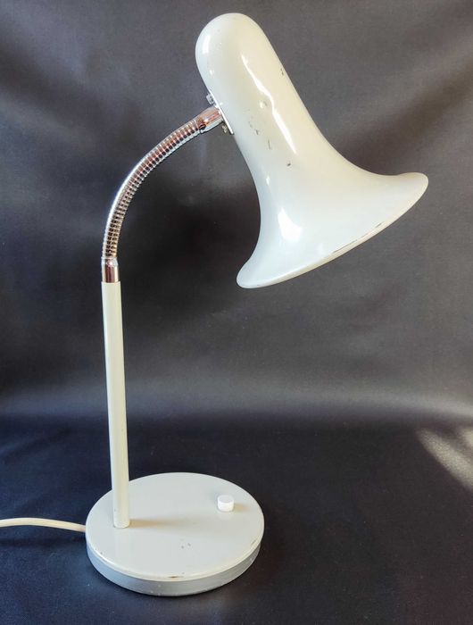 Duża metalowa lampa biurkowa - nietypowy unikatowy klosz - lata 60