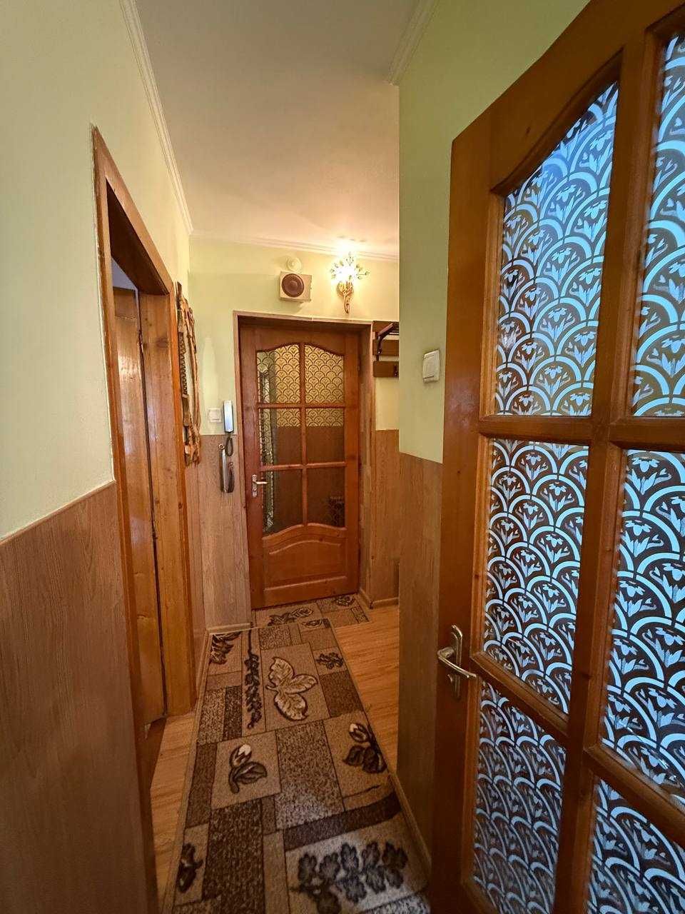 1 к. к. вул. Довженка р-н парку і озера
