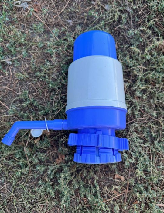 Помпа для води. Насос для води. Насос для пляшок