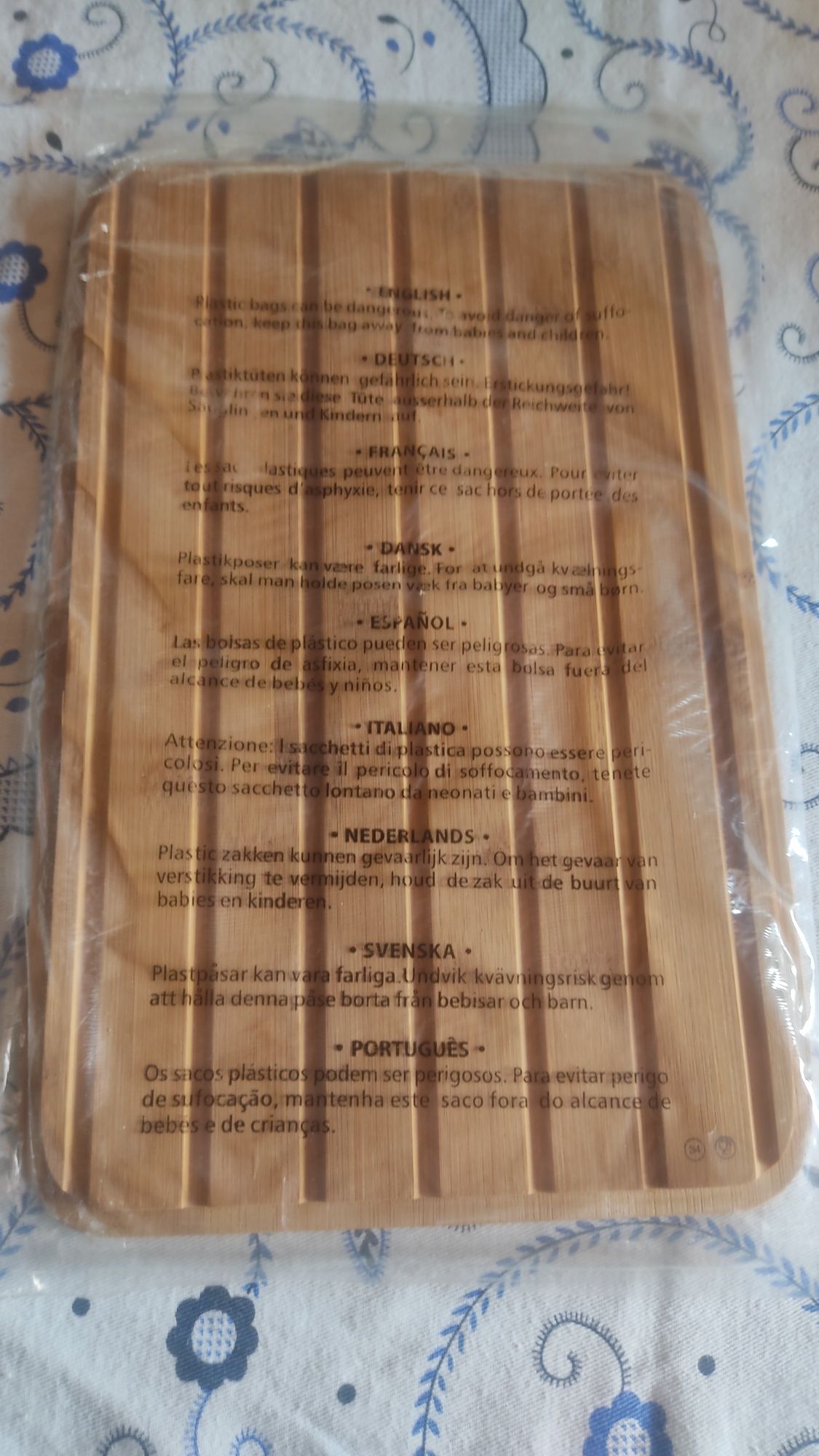 Tábua de bambu para corte de pão ou outros alimentos.