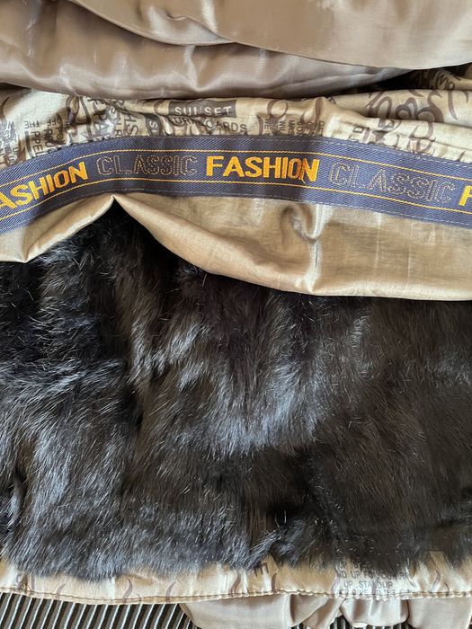 Курточка шкіряна, два в оній.