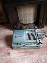 Stara maszyna liczaca z lat 50 tych