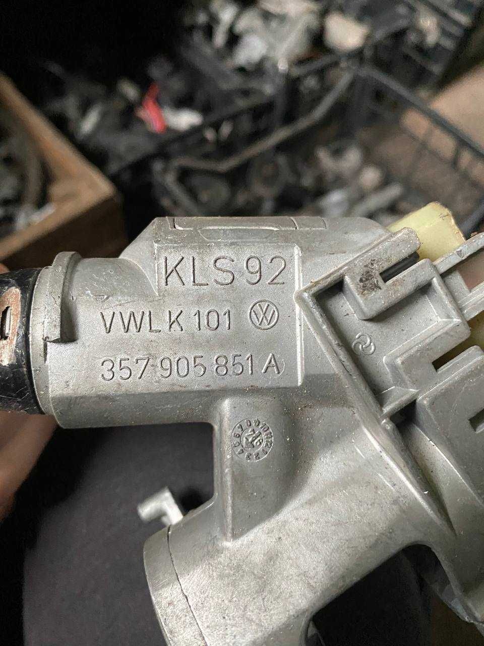 Замок запалювання зажигания Volkswagen Golf 3 Фольксваген 357905851A