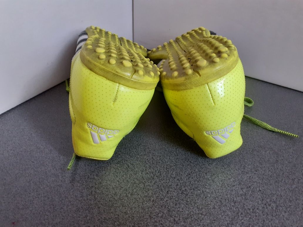 Adidas шкіряні сороконіжки кросівки 38,5 р.