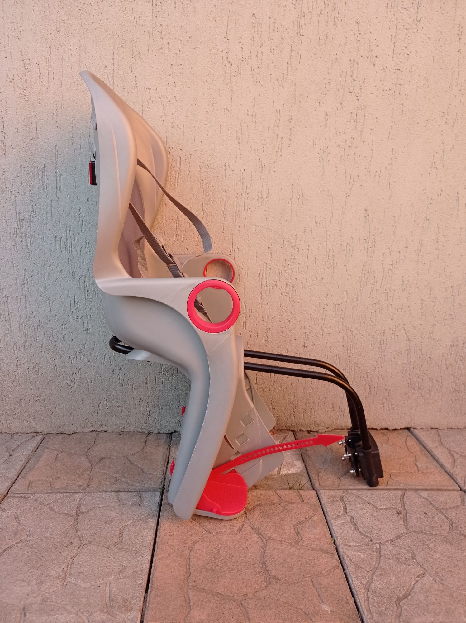 Дитяче велосипедне крісло TILLY Maxi T-831/1 3х точкові ремені 12-22кг