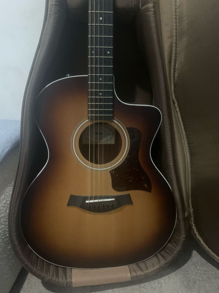 taylor guitar whit hard case