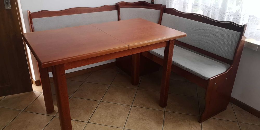narożnik kuchenny plus stół i taborety