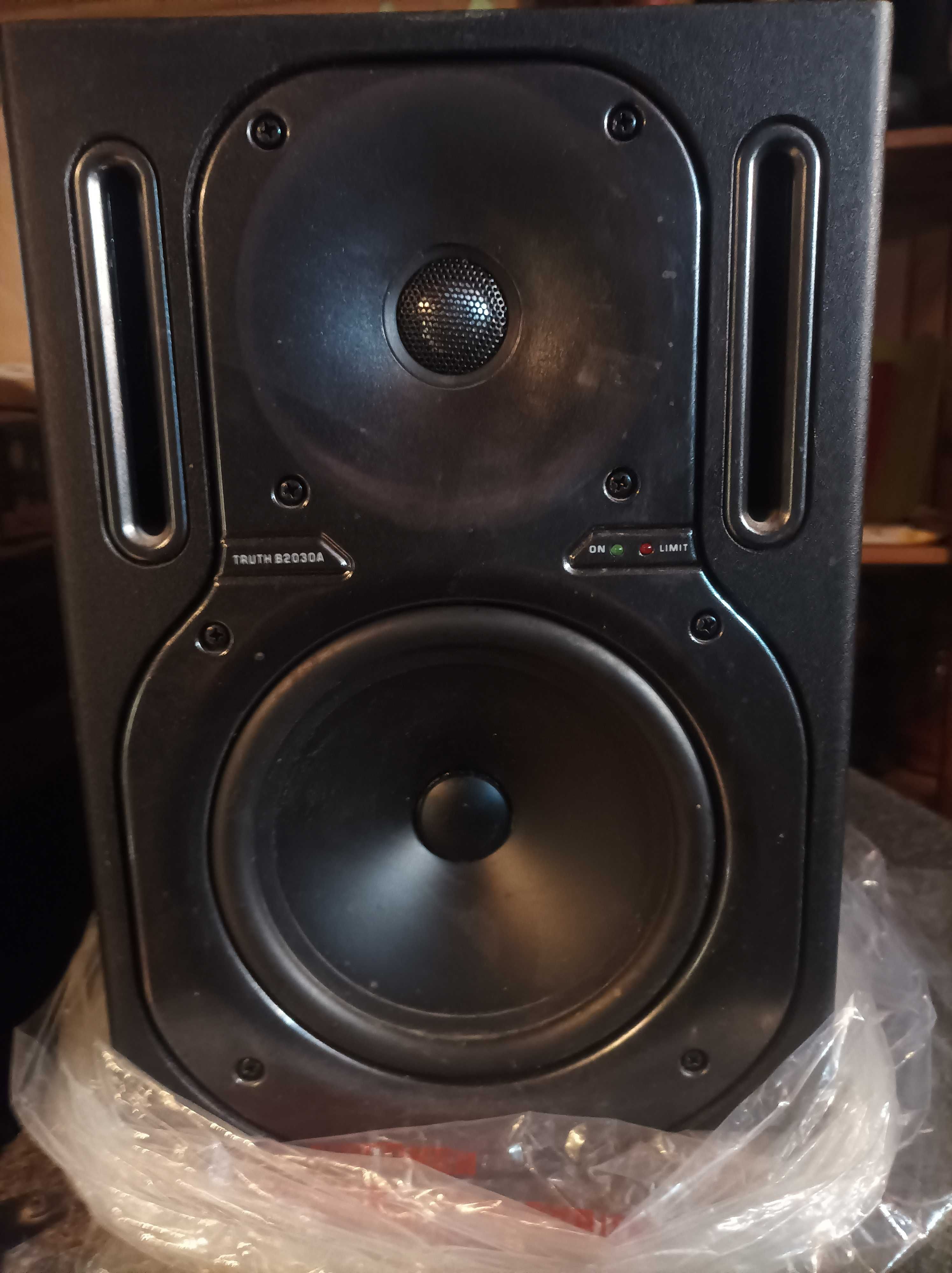 monitory studyjne aktywne Behringer Truth B2030A