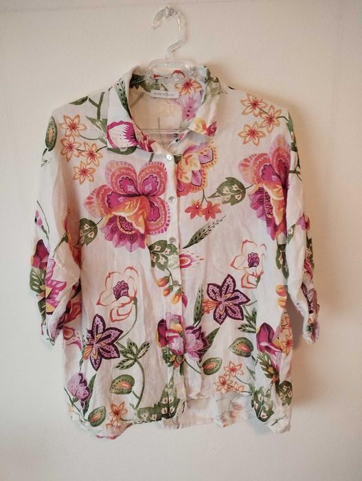 Blusa fundo branco florido XL