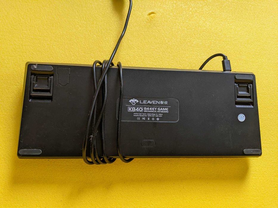 Механічна клавіатура назва в першому фото