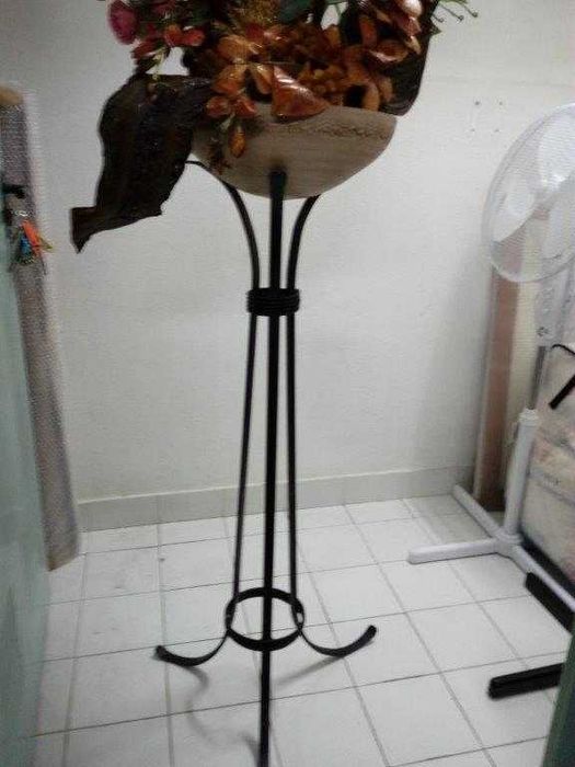 Pedestal em ferro forjado
