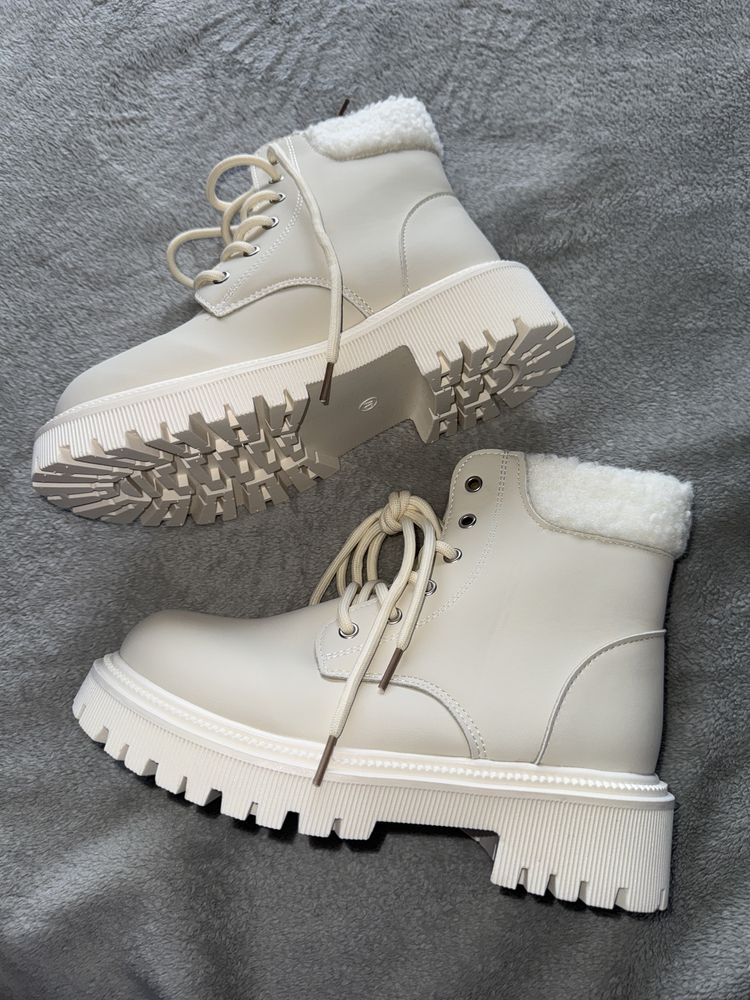 Bota off white 37