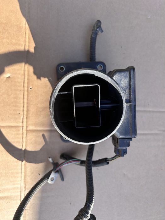 Датчик вимірювач повітря Mitsubishi Lancer, Outlander, Galant .