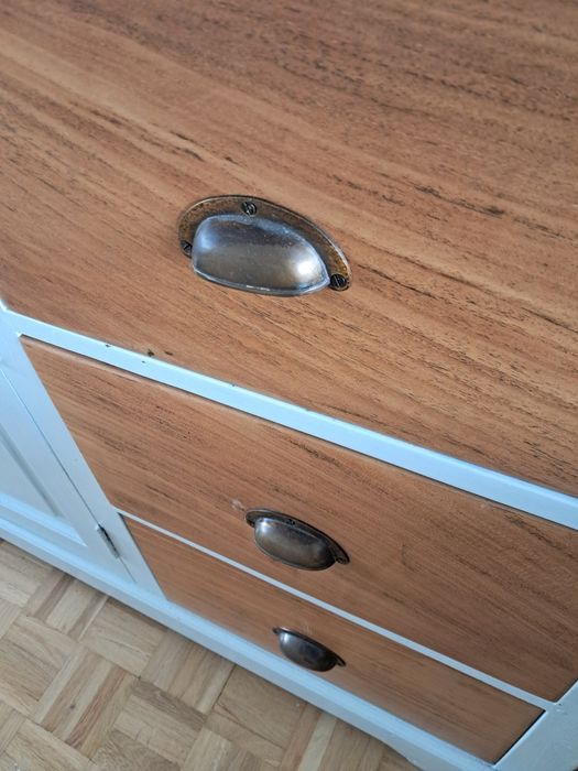 Piękny, duży kredens w stylu rustykalnym / vintage – drewno i biel