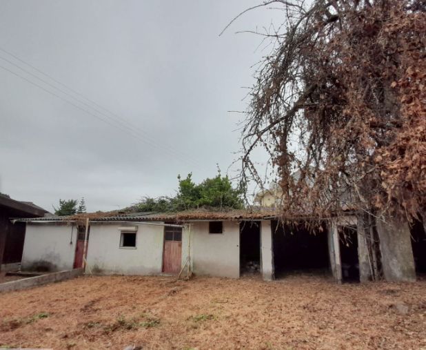 Moradia para recuperar e terreno com 2200 m2