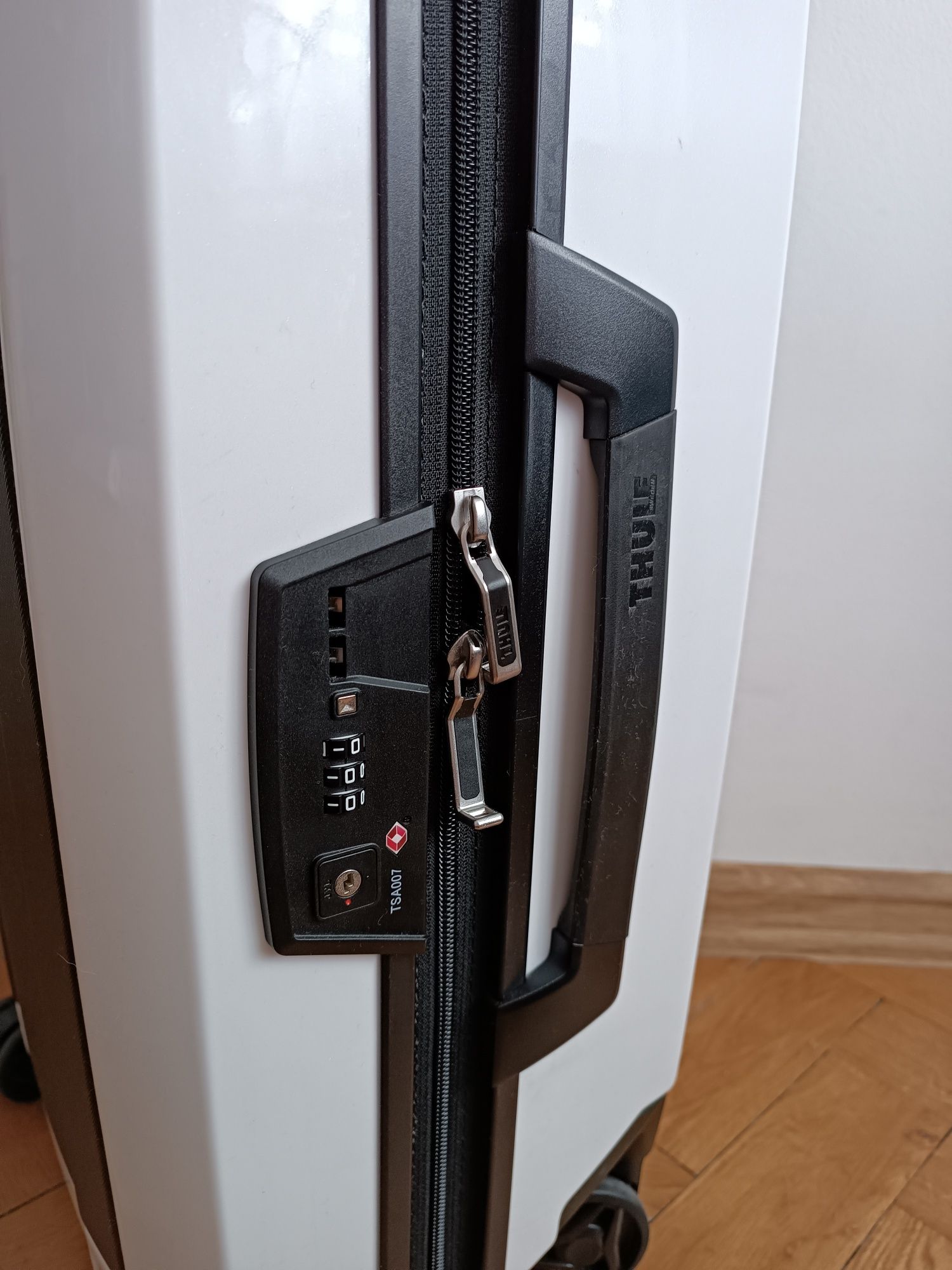 Walizka Thule Revolve Carry On White
