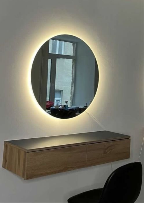 Кругле дзеркало з підсвіткою 700/700