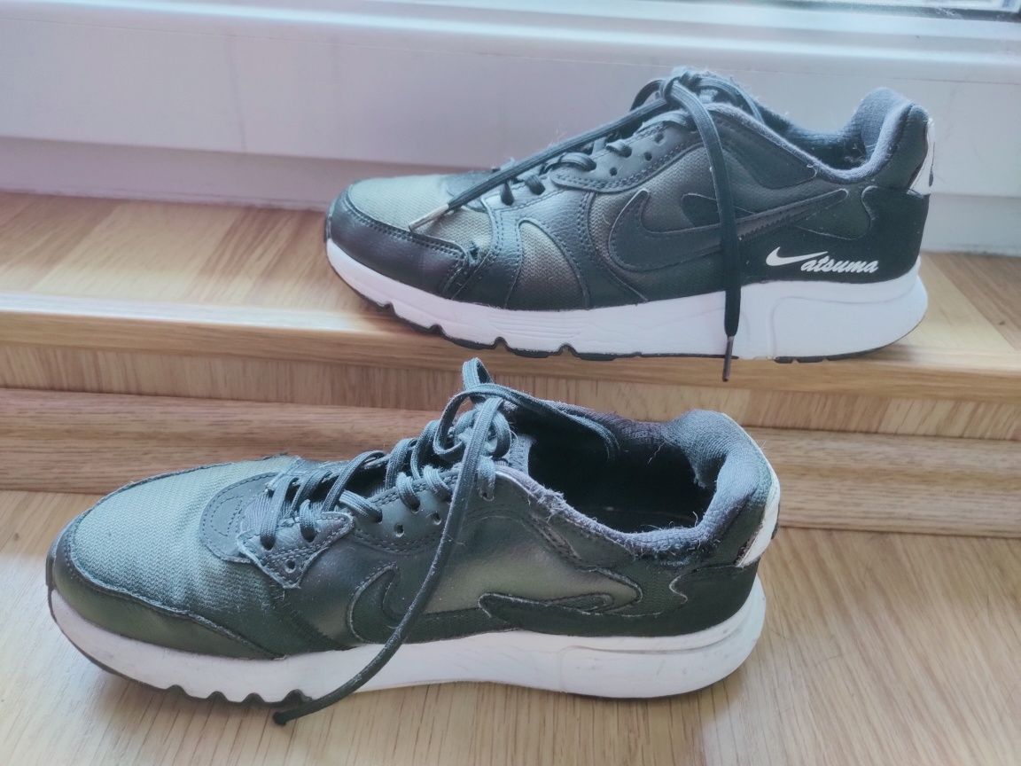 Buty sportowe Nike 39 uszkodzone używane