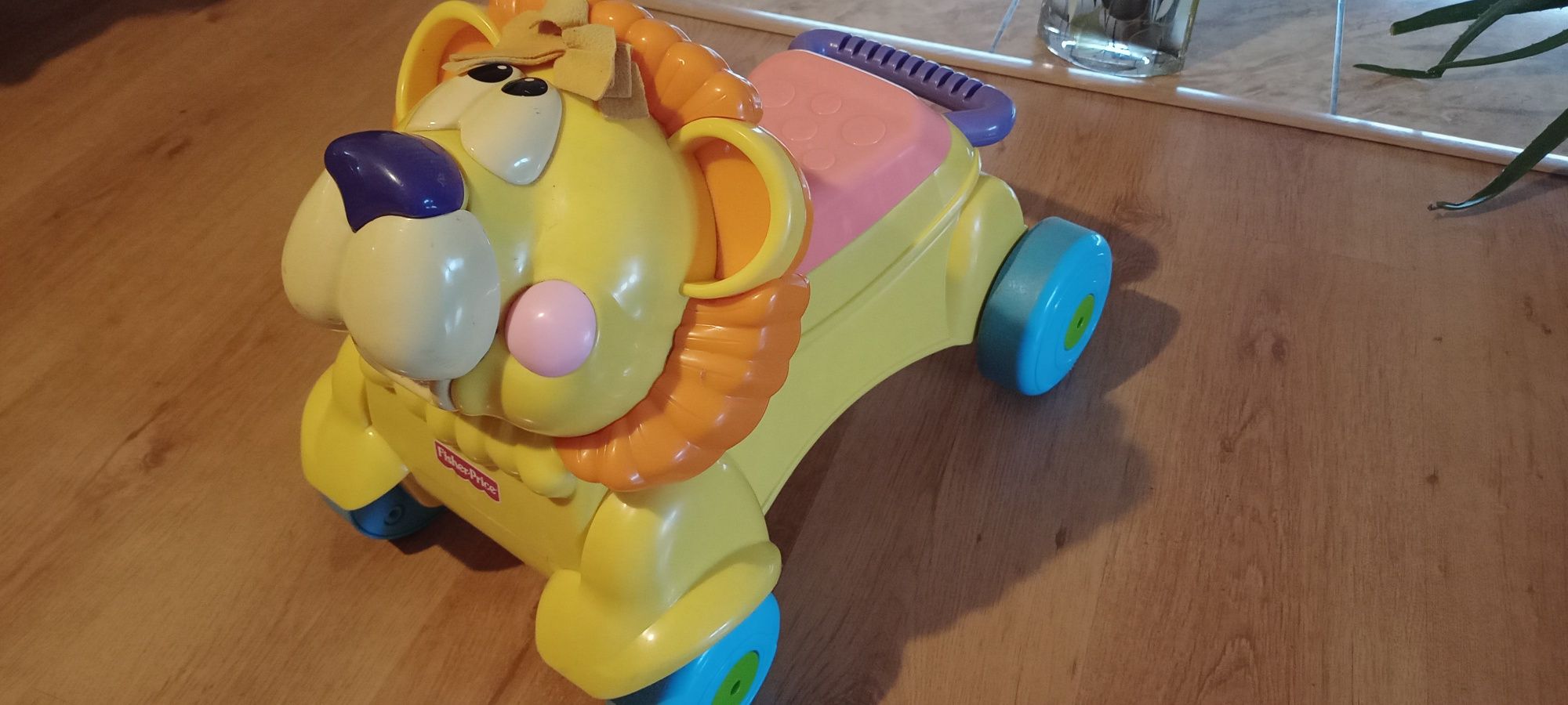 Łazik Fisher Price Lew