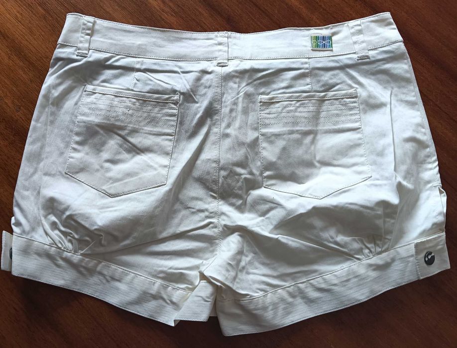 Calções femininos e saias