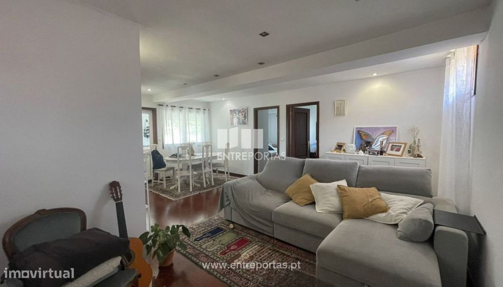 Venda de Moradia Bifamiliar V4+1, com terraço, em Rates, Póvoa de Va