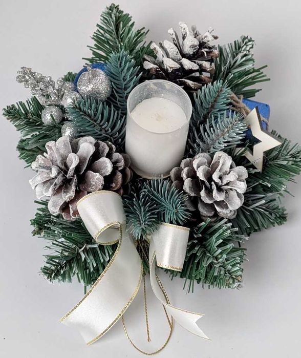 Композиція новорічний підсвічник на 3 шишки