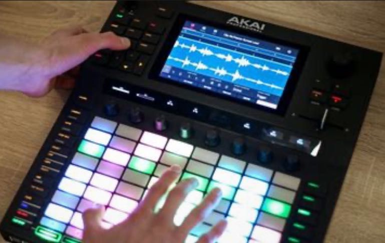 Estúdio de música como novo, Mesa, EQ, Efeitos, Sint-Sampler, Speakers