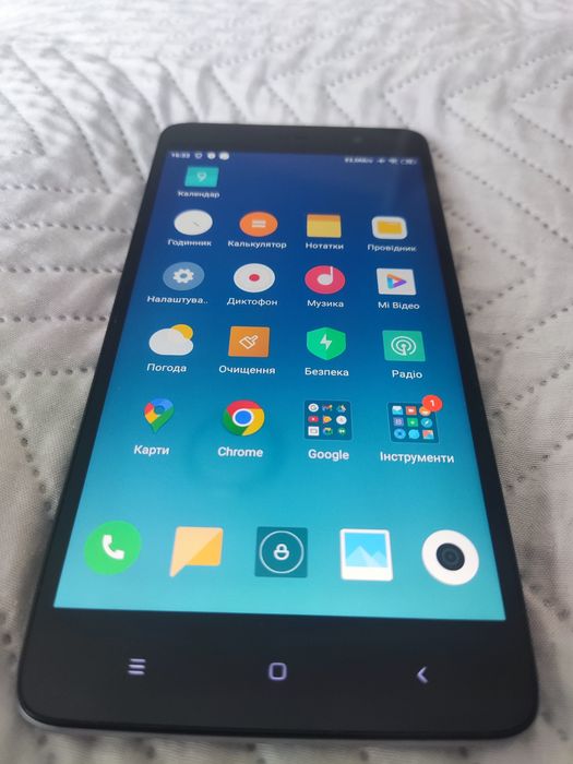 Xiaomi Redmi Note 3 б/в ram 3 GB rom 32 GB + навушники Bluetooth.