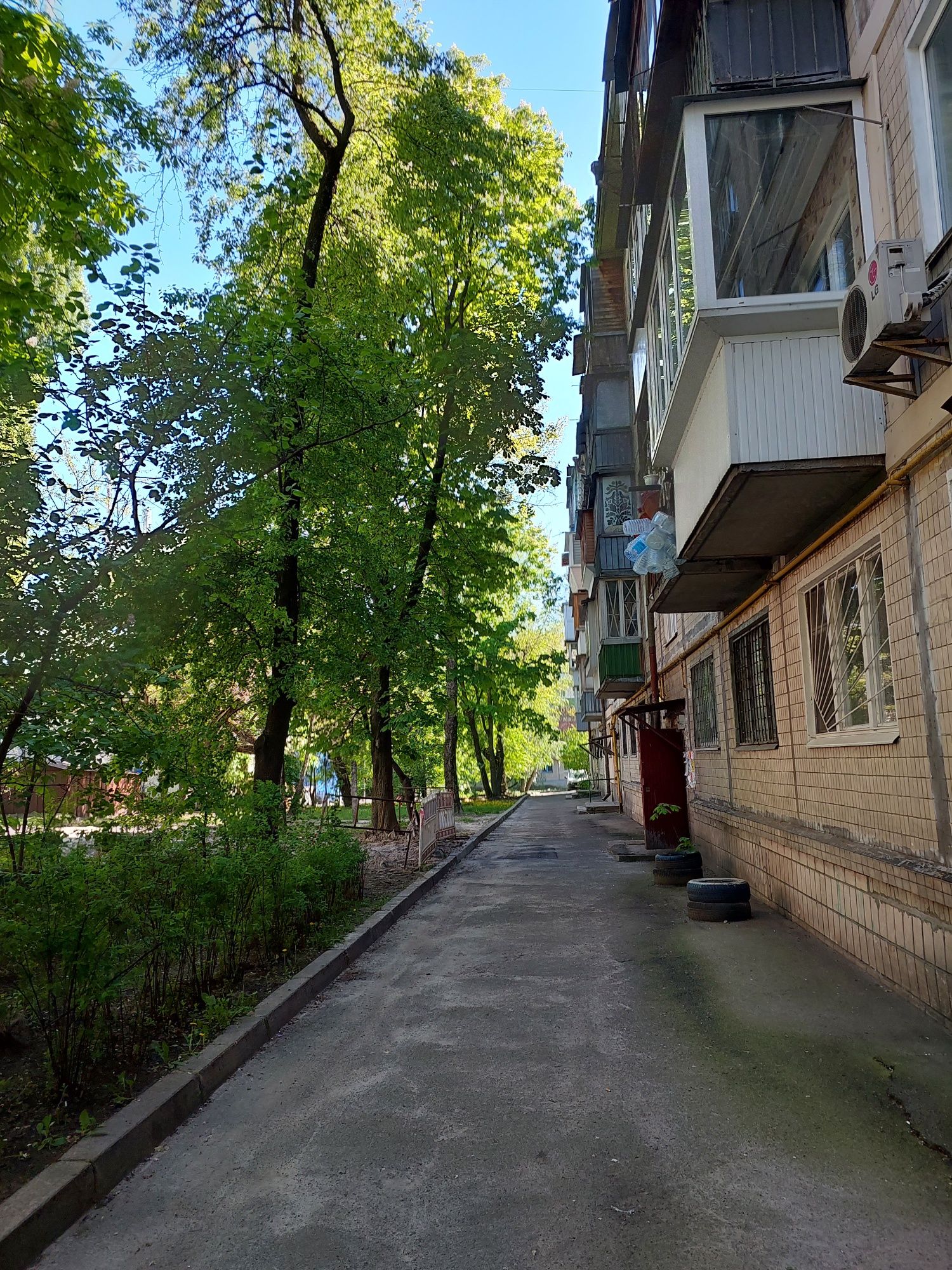 Продам квартиру ул. Героев Севастополя 10а ,светлая, тёплая.