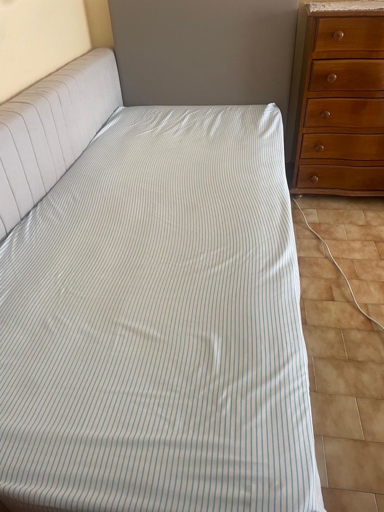 Vendo cama de solteiro com o colchao ortopedico