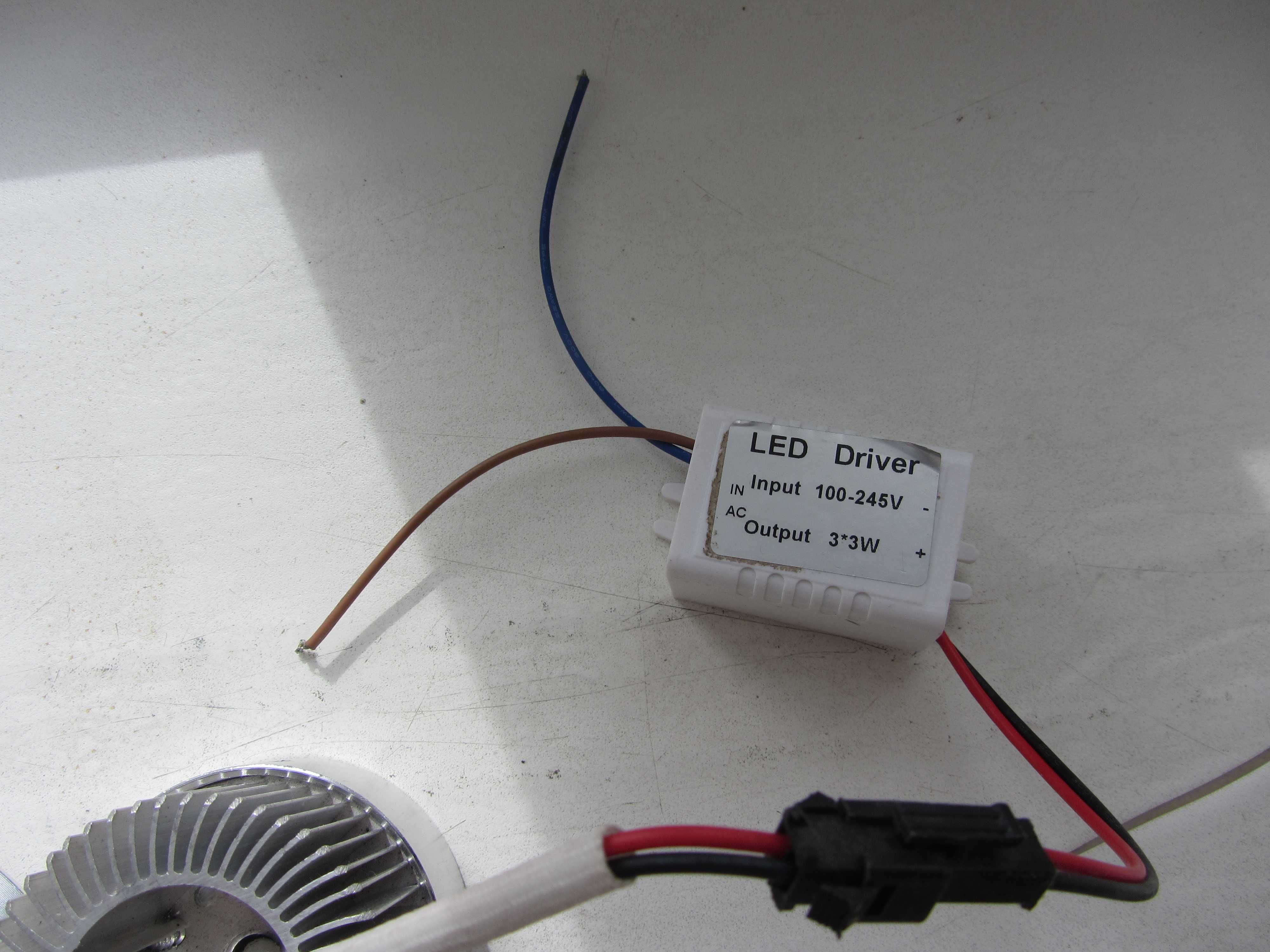 LED світильник з драйвером .