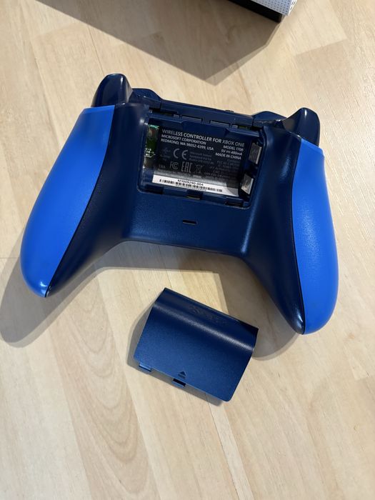 Xbox one S 1 TB + pad + 6 gier