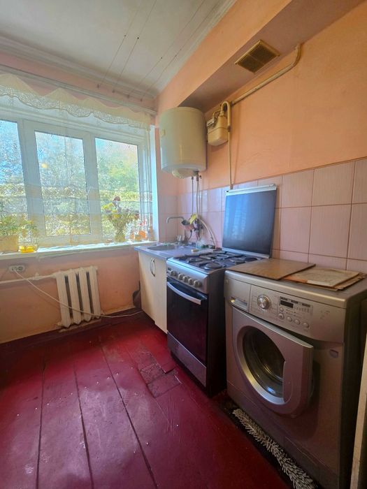 Продаж 4-х кімнат в комунальній квартирі на Вокзальній