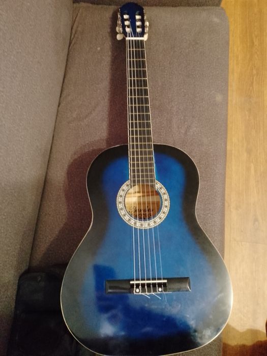 продаю класичну гітару