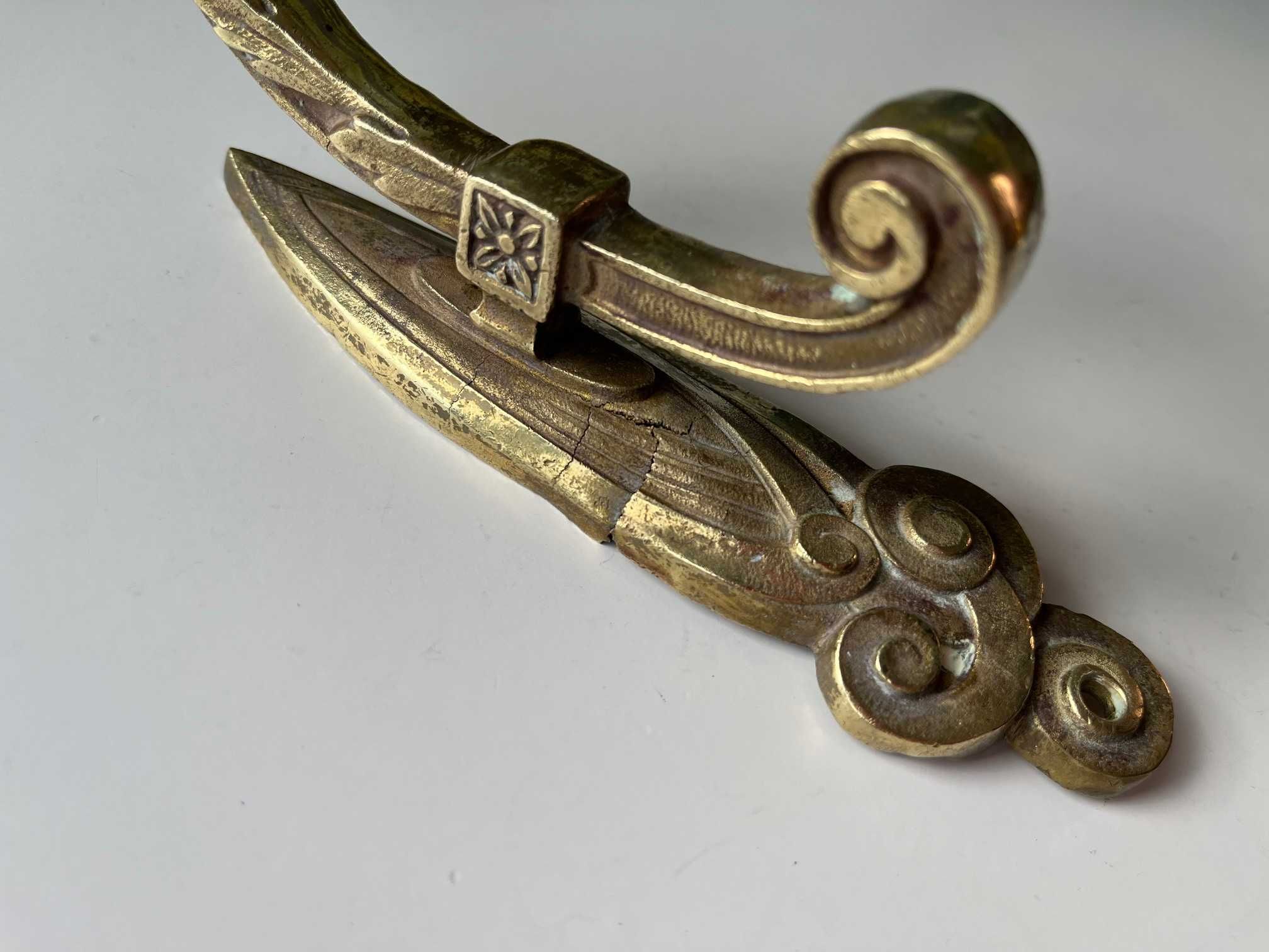 Старинный бронзовый крючок для одежды. Франция
