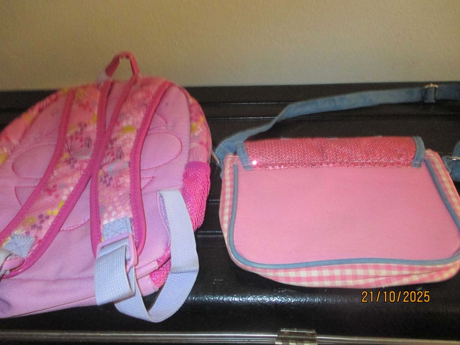 1 mochila trolley e 4 bolsas para criança