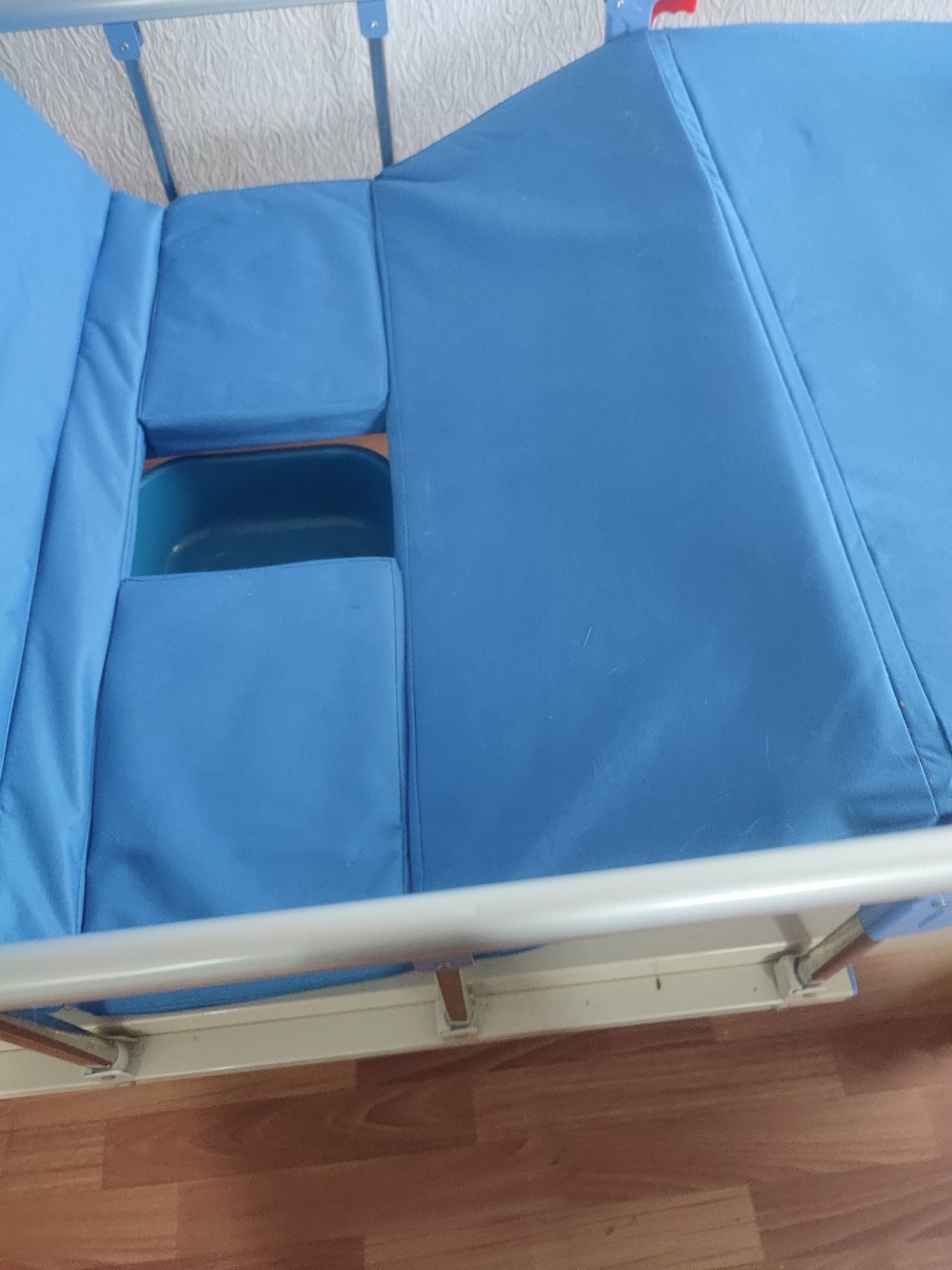 Продам кровать медицинскую МED1 подъем спинки и ног, горшок, столик