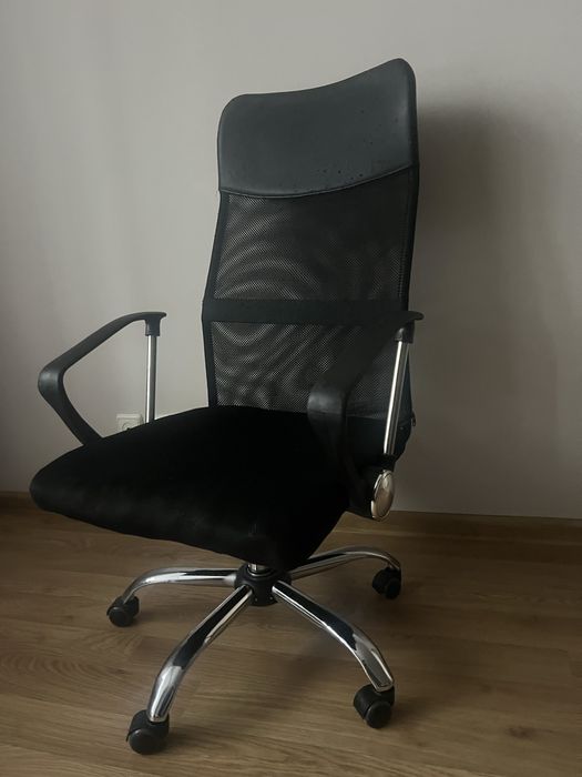 Стільці офісні  в хорошому стані