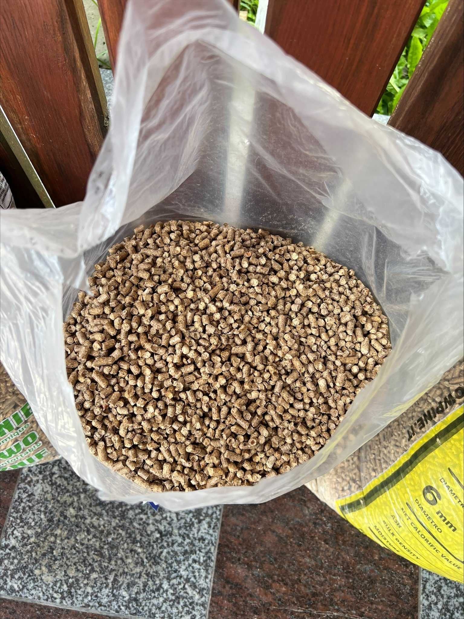 Pelet sosnowy kl. A1 worki 15 kg pellet drzewny pellets 24 tony