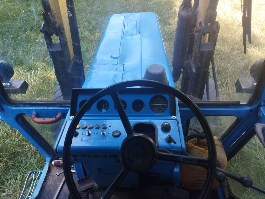 Трактор МТЗ 80 з навантажувачем